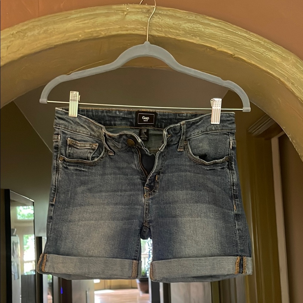 GAP shorts